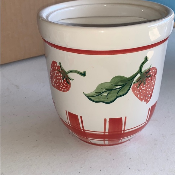 Strawberry Canister - Picture 4 of 10